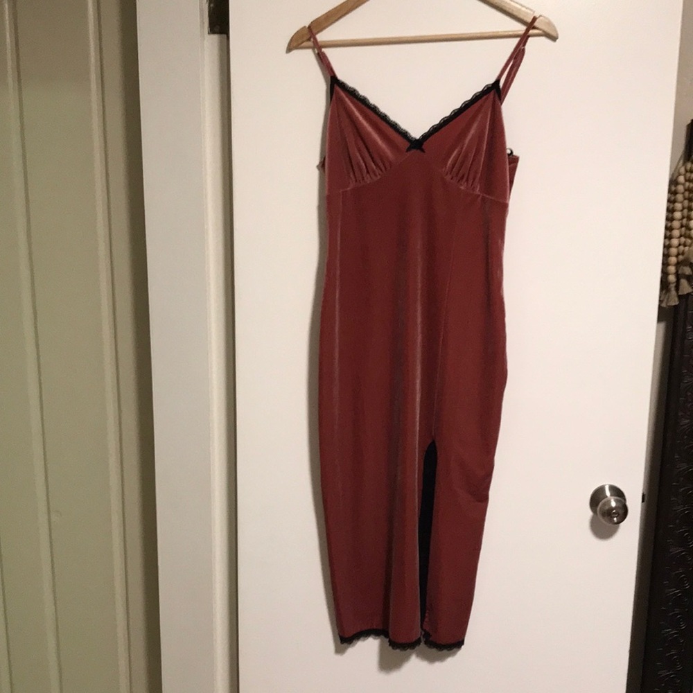 NEW Forever 21 Pink Velvet Slip‎ Dress. Large
